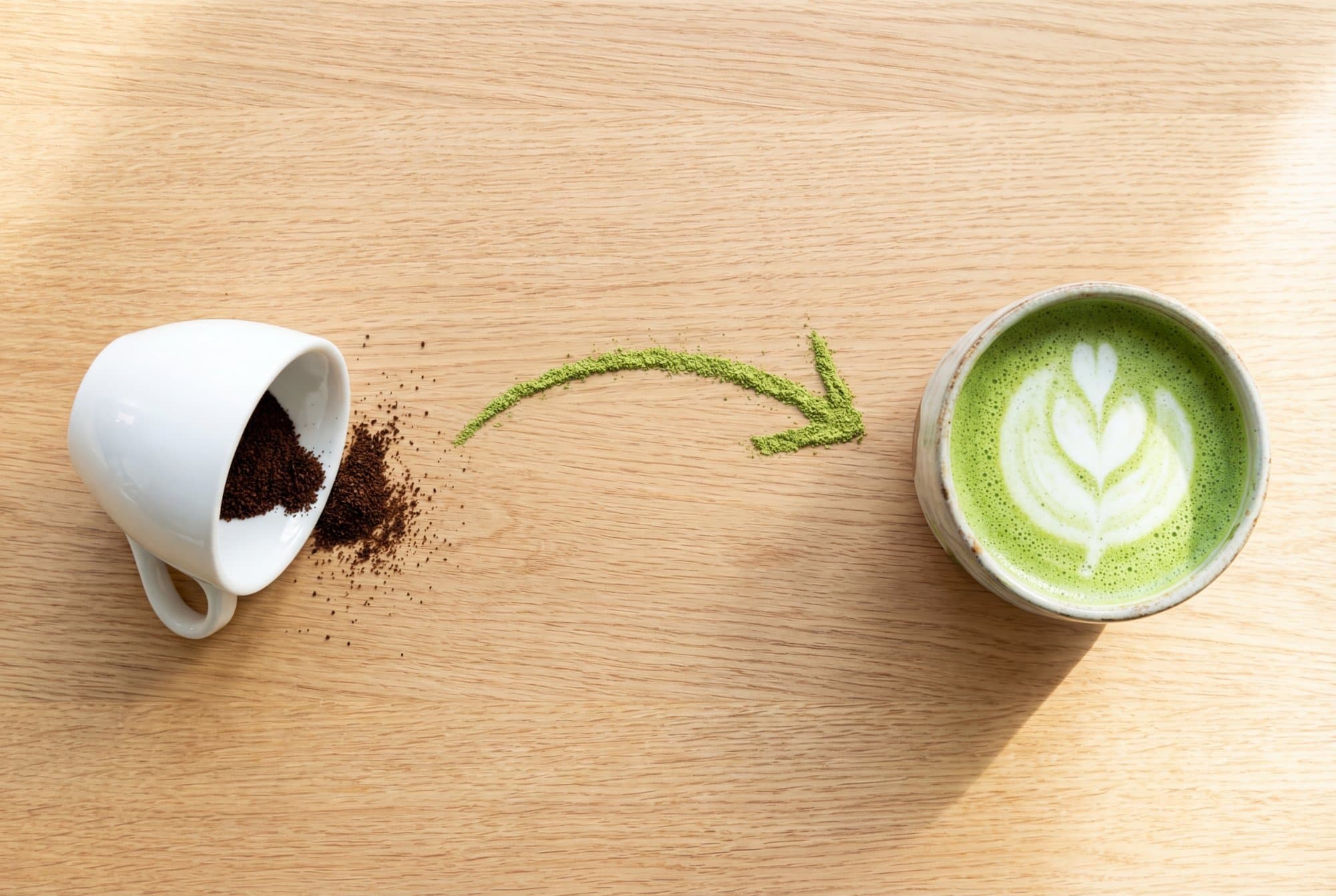 Van koffie naar matcha overstappen - matcha latte naast espresso